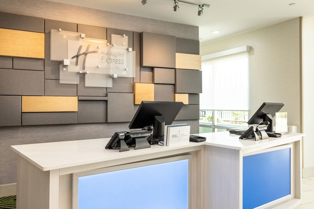 Holiday Inn Express & Suites San Jose Silicon Valley - photo 2