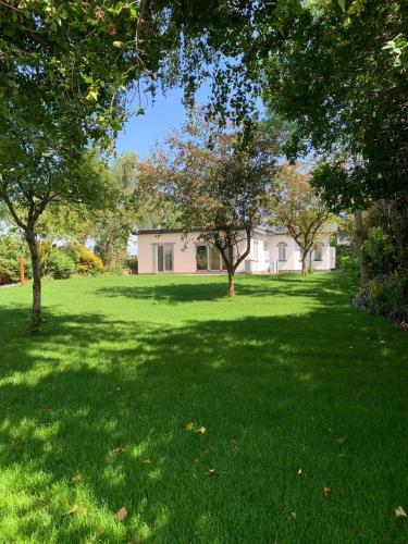 Crossing Cottage Sleeps 6 Parking Family & Contractors Newark — 4-Star Luxury Hotel in Newark On Trent, United Kingdom