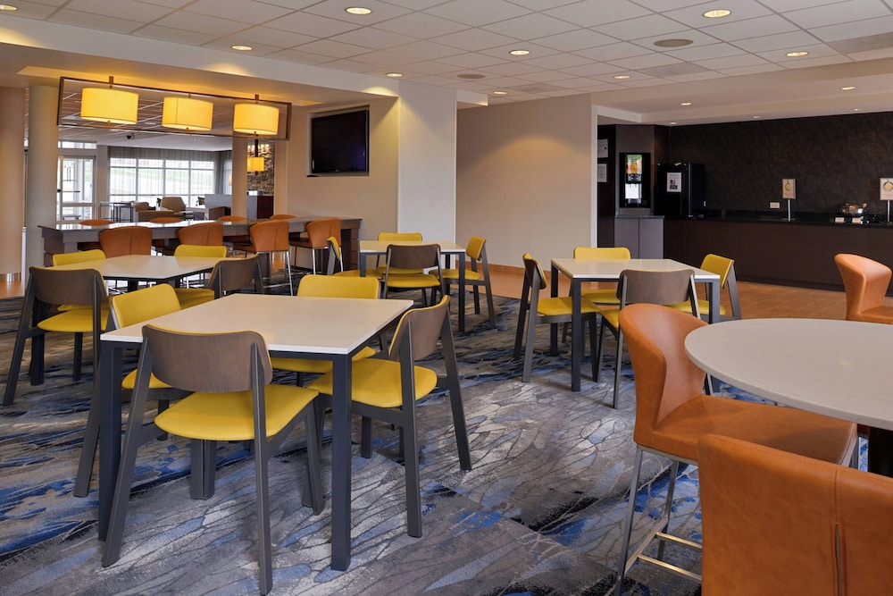 Fairfield Inn & Suites Cedar Rapids - photo 49