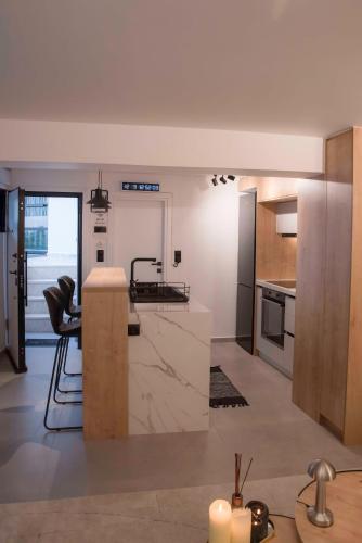 Deluxe One — 4-Star Luxury Hotel in Athens, Greece