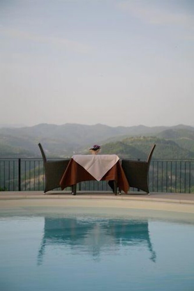 Hotel Fortebraccio — hotel in Montone
