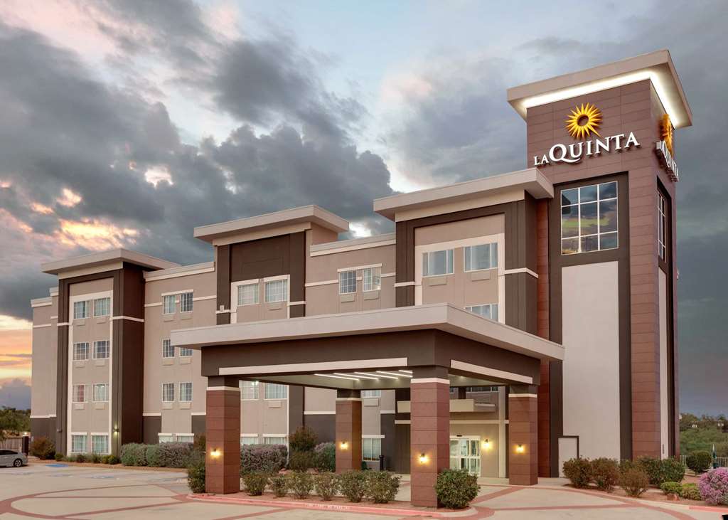 La Quinta Inn & Suites by Wyndham Big Spring - photo 2