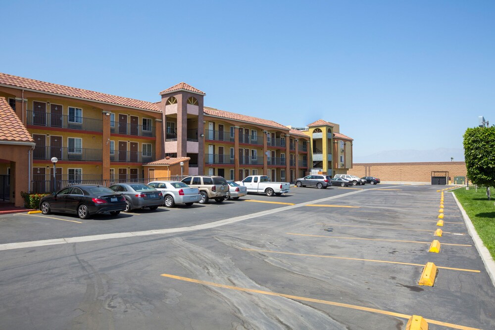 Heritage Inn And Suites - photo 28