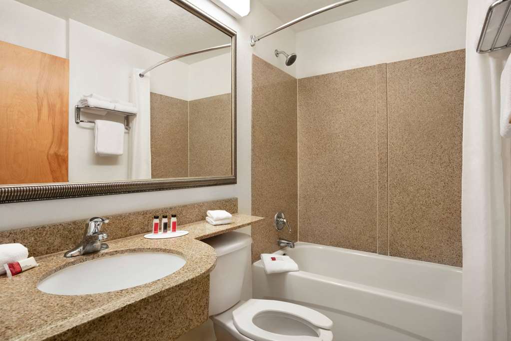 Microtel Inn & Suites by Wyndham Culpeper - photo 18