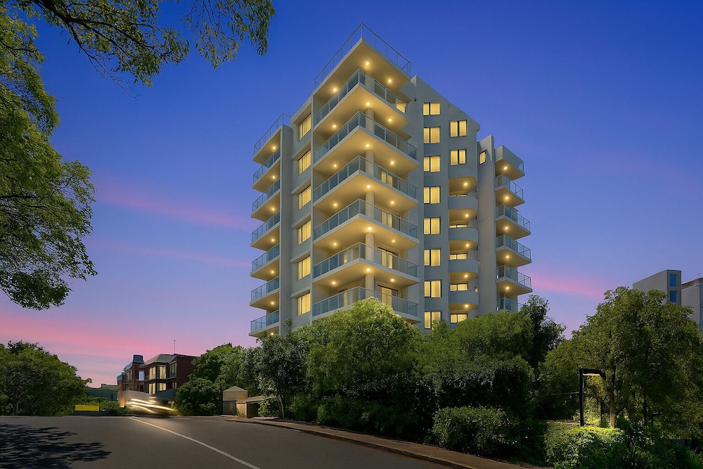 Hotel Diana South Brisbane — 4-Star Luxury Hotel in South Brisbane, Australia