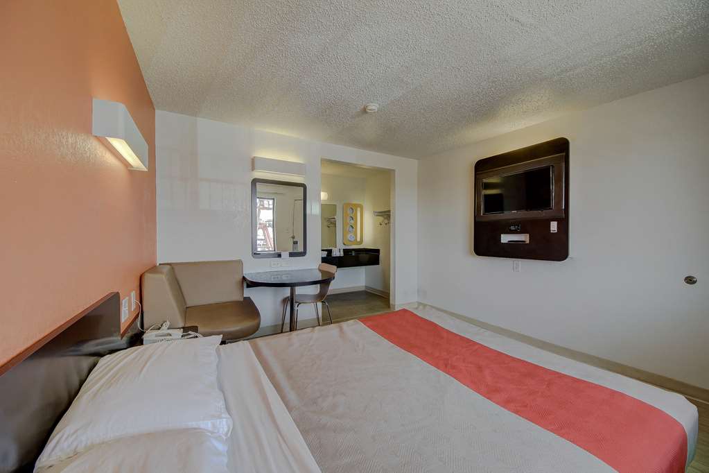 Motel 6 San Antonio TX Fort Sam Houston - photo 13