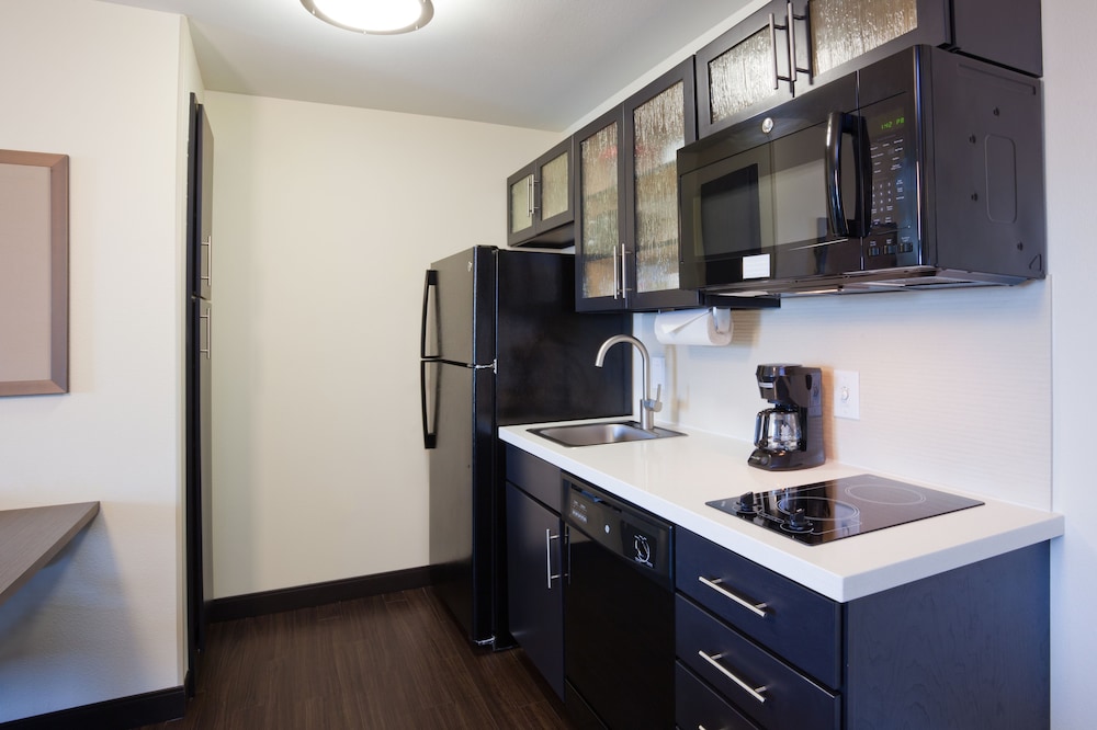 Candlewood Suites Dickinson ND by IHG - photo 13