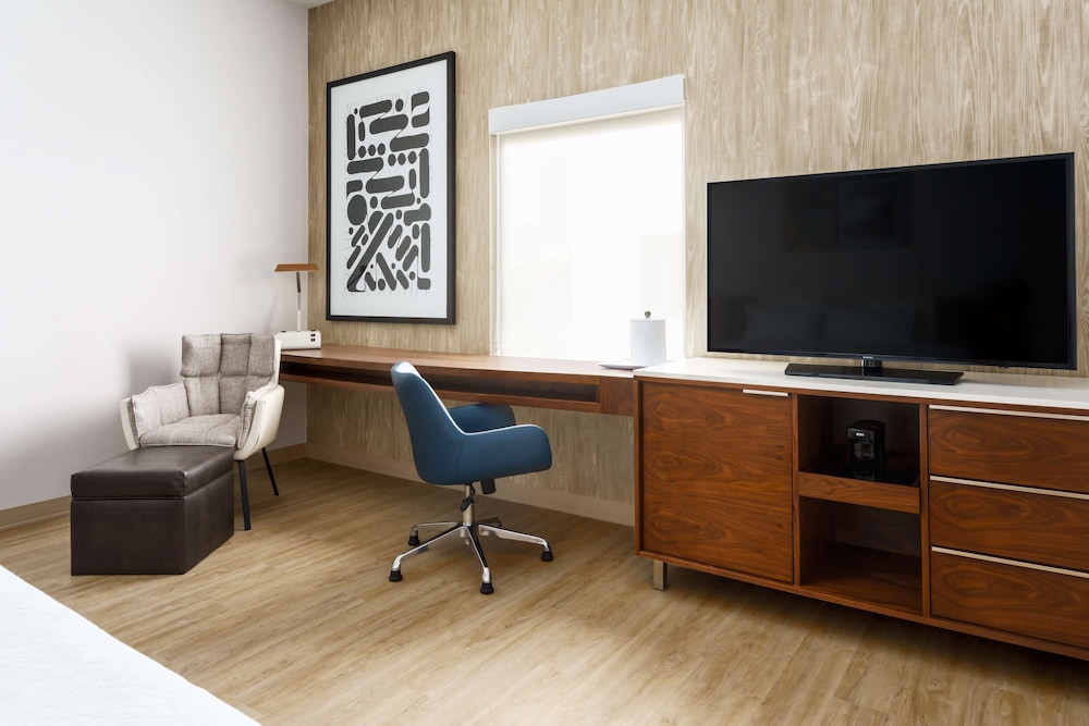 Hampton Inn & Suites Santa Monica - photo 21