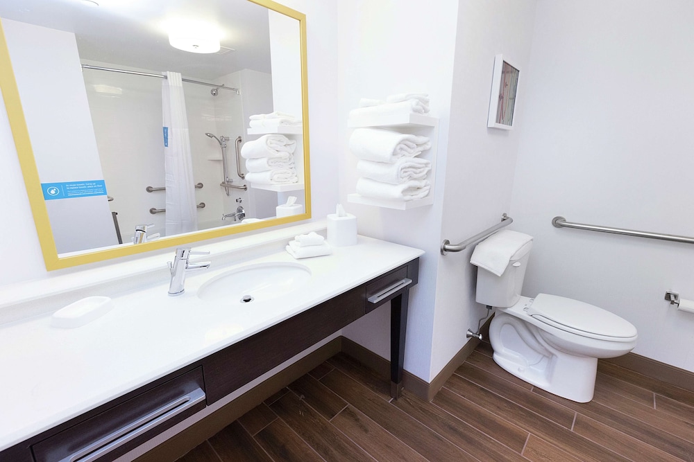Hampton Inn & Suites Morgantown University Town Centre - photo 26