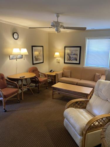 The Admiral Hotel Motel - photo 183
