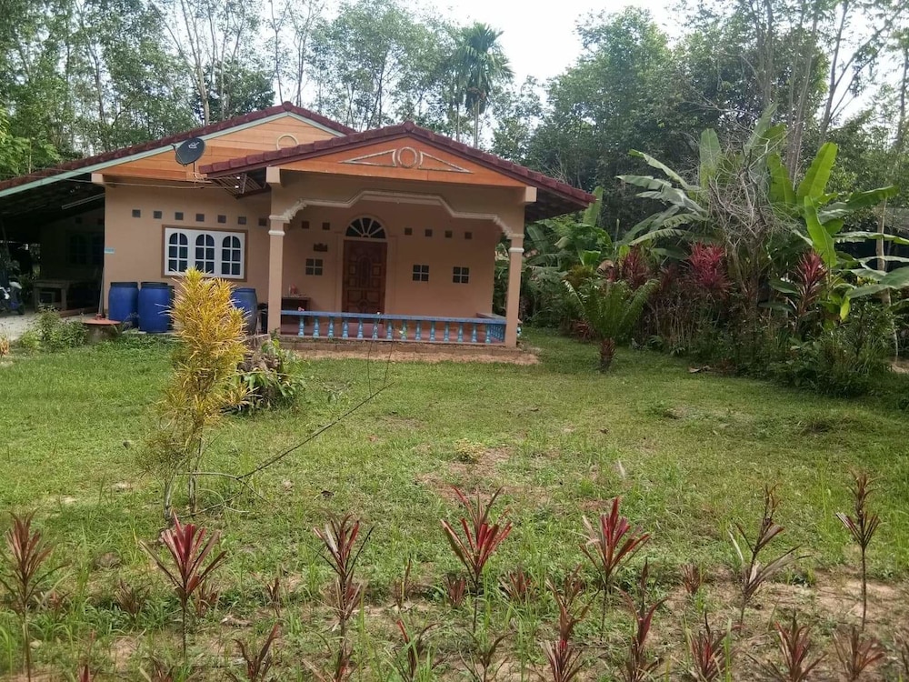 Two Rooms - carbon neutral hotel in Ko Kut