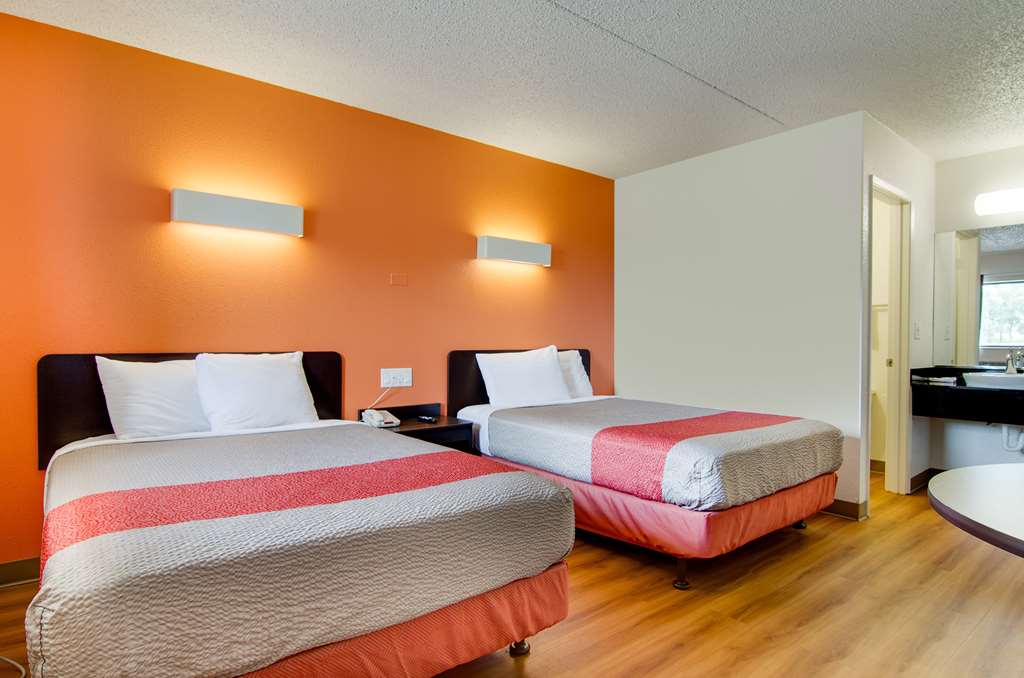 Motel 6 Salina KS - photo 18