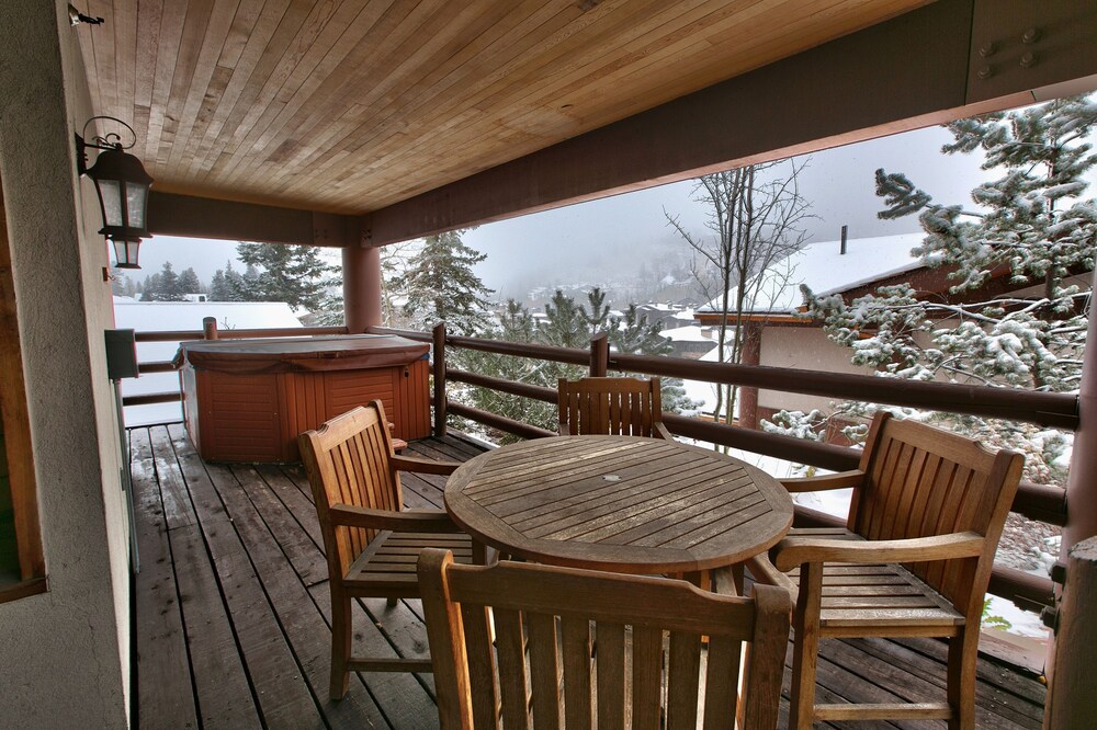 Luxury Three Bedroom Suite with Mountain Views and Hot Tub 3 Apartment Hotel by RedAwning - photo 12