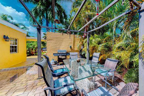 Go with the Flow — 4-Star Luxury Hotel in Hollywood, United States