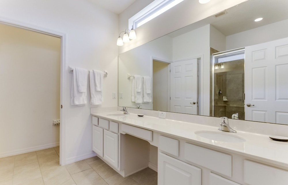 Beautiful 9 bedroom pool home located in the Solterra Resort home - photo 40