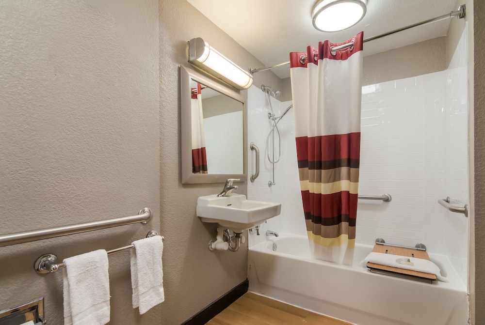 Red Roof Inn Durham Triangle Park - photo 22