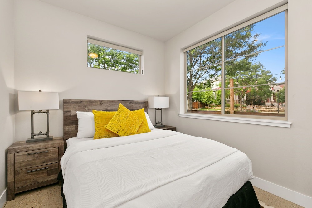 Old Town Modern New Build: Rftp Spa W Mtn Views - photo 2