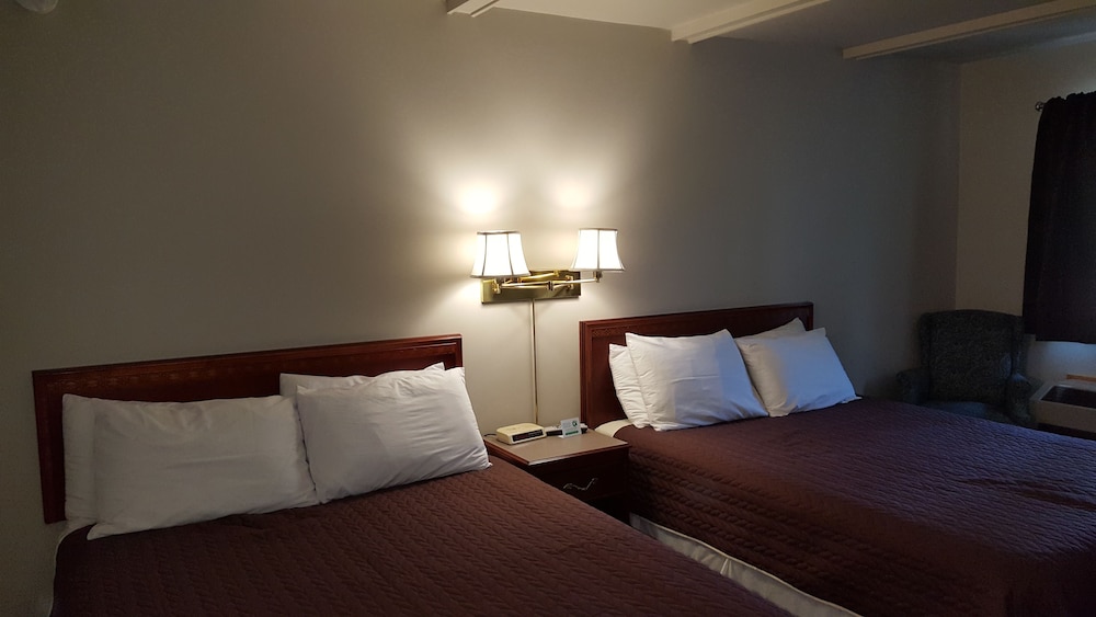 Captain's Quarters Motel - photo 11