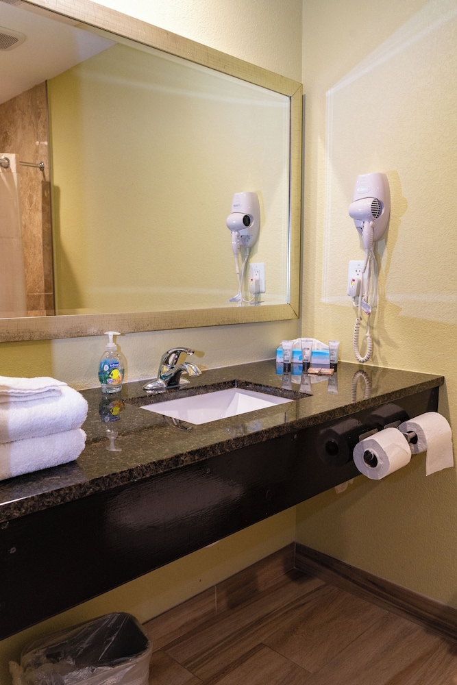 Travel Inn of Riviera Beach - photo 16