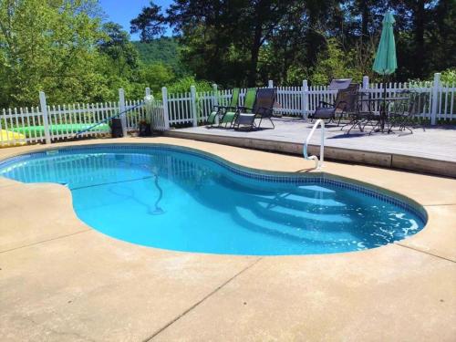 Plain & Fancy Bed & Breakfast — Ironton — photo 4