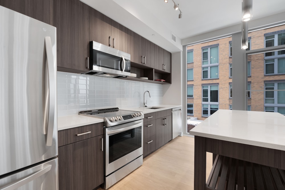 Global Luxury Suites Crystal City - photo 47