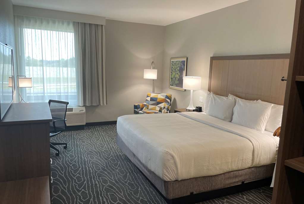La Quinta Inn & Suites by Wyndham Valdosta - photo 16
