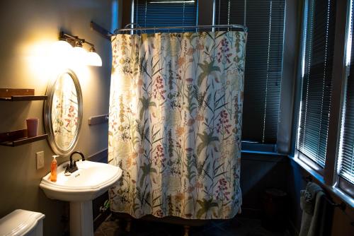 The Lookout Inn - photo 2