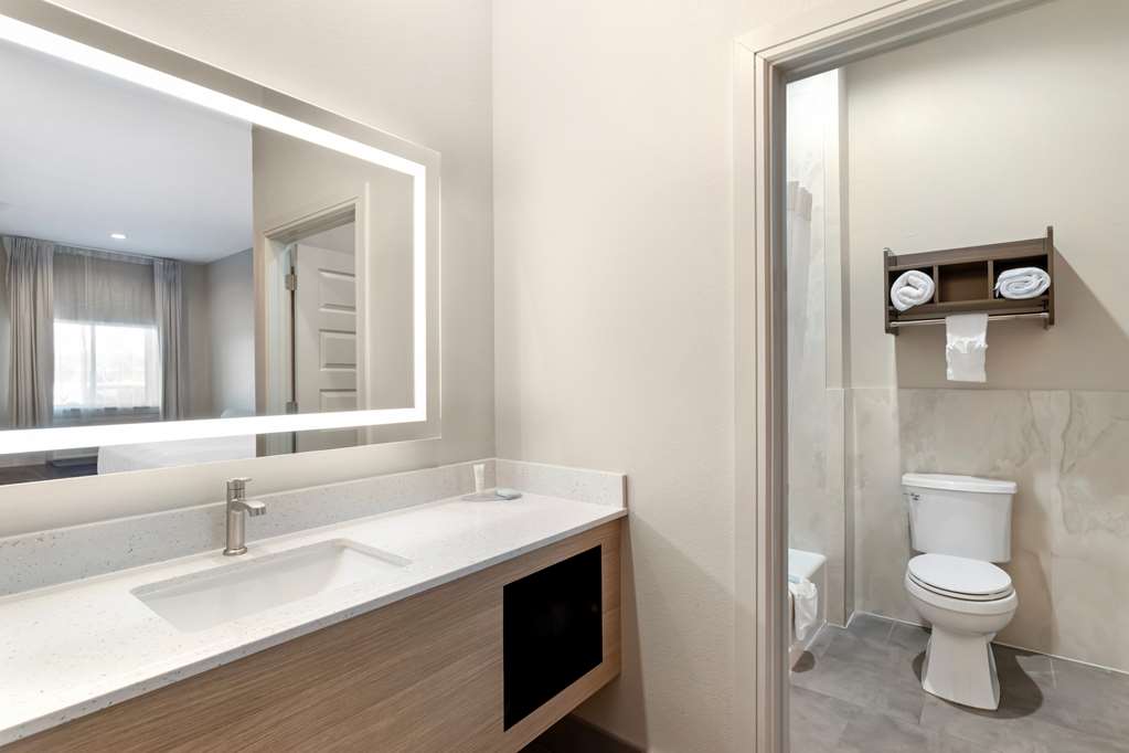 Clarion Pointe Spring Houston North - photo 6