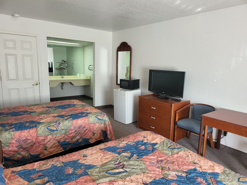 Blue Ribbon Inn and Suites - photo 5