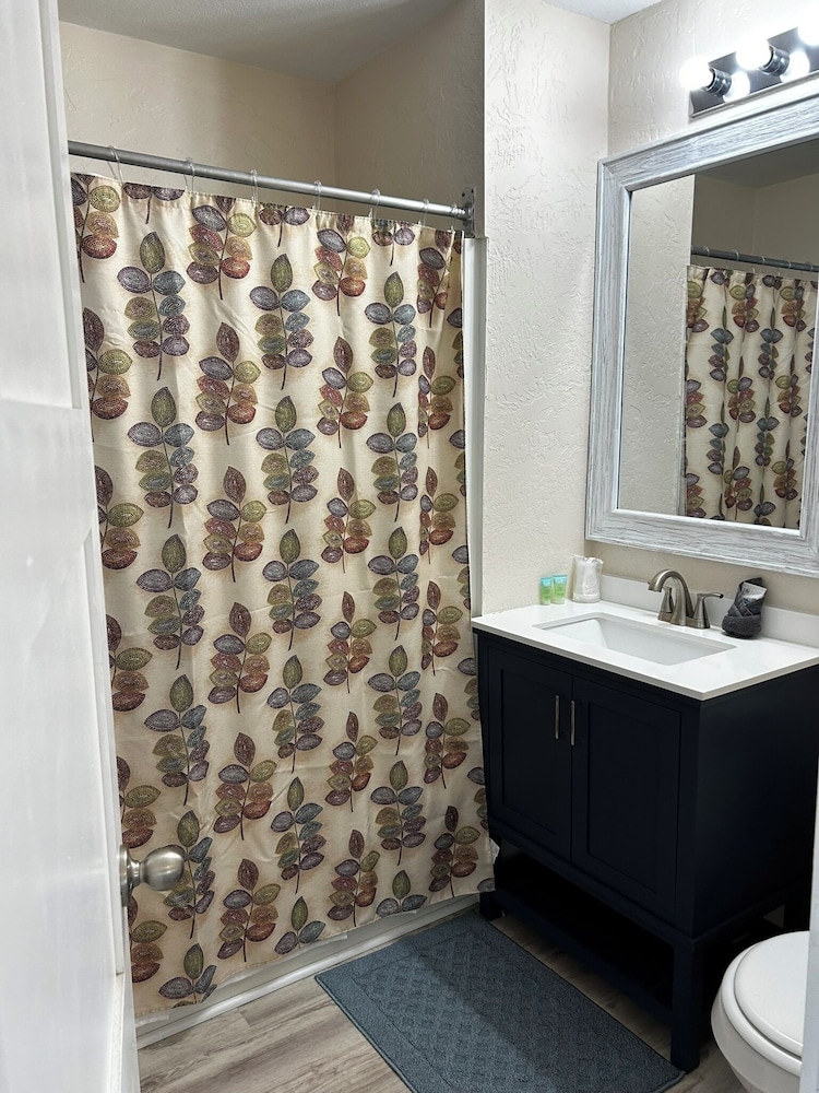 Lamplighter Cabins & Suites - photo 76
