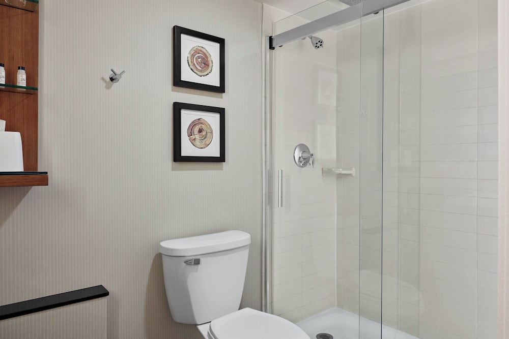 Delta Hotels by Marriott Milwaukee Northwest - photo 10