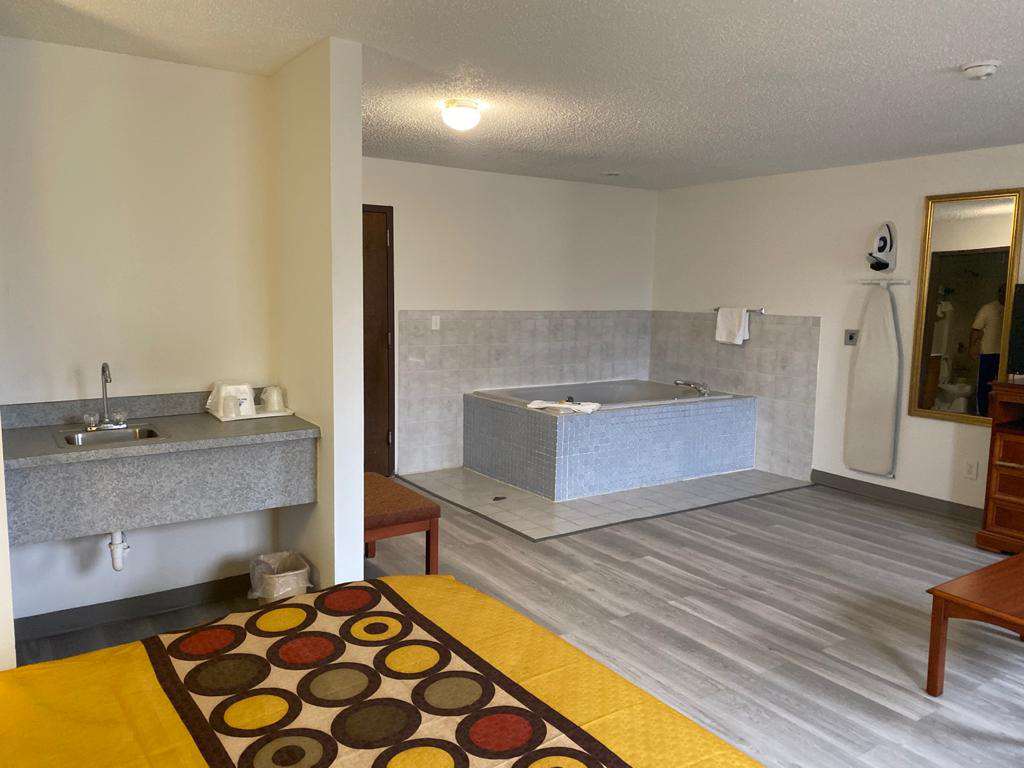 Americas Best Value Inn West Frankfort - photo 11