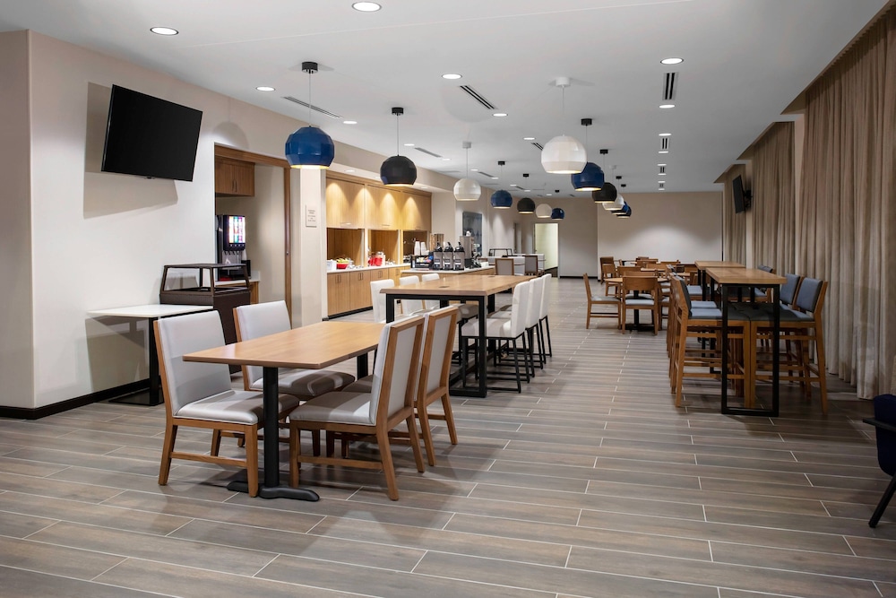TownePlace Suites by Marriott Orlando Airport - photo 17