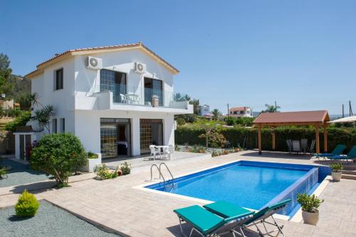 Savvas Villa — 4-Star Luxury Hotel in Argaka, Cyprus