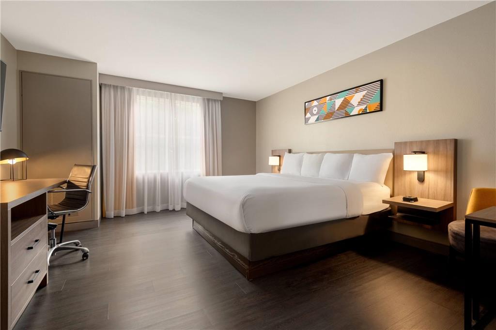 La Quinta Inn & Suites by Wyndham Montgomery - photo 22
