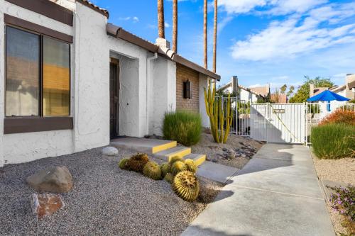 Canyon Sands Beauty by Oranj Palm in Palm Springs, United States