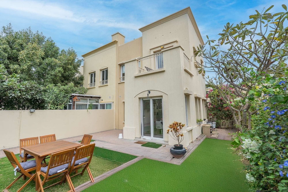 Tranquil 3BR Villa in Springs Community Sleeps 7 — 4-Star Luxury Hotel in Dubai, United Arab Emirates
