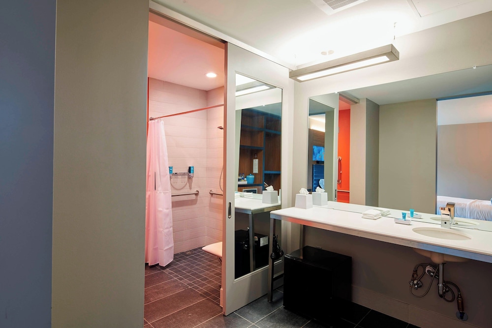 Aloft Cleveland Airport - photo 9
