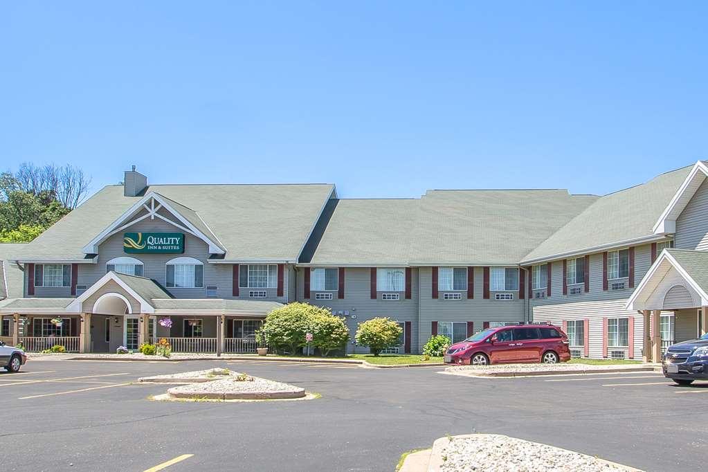 Quality Inn & Suites East Troy I 43 - photo 2