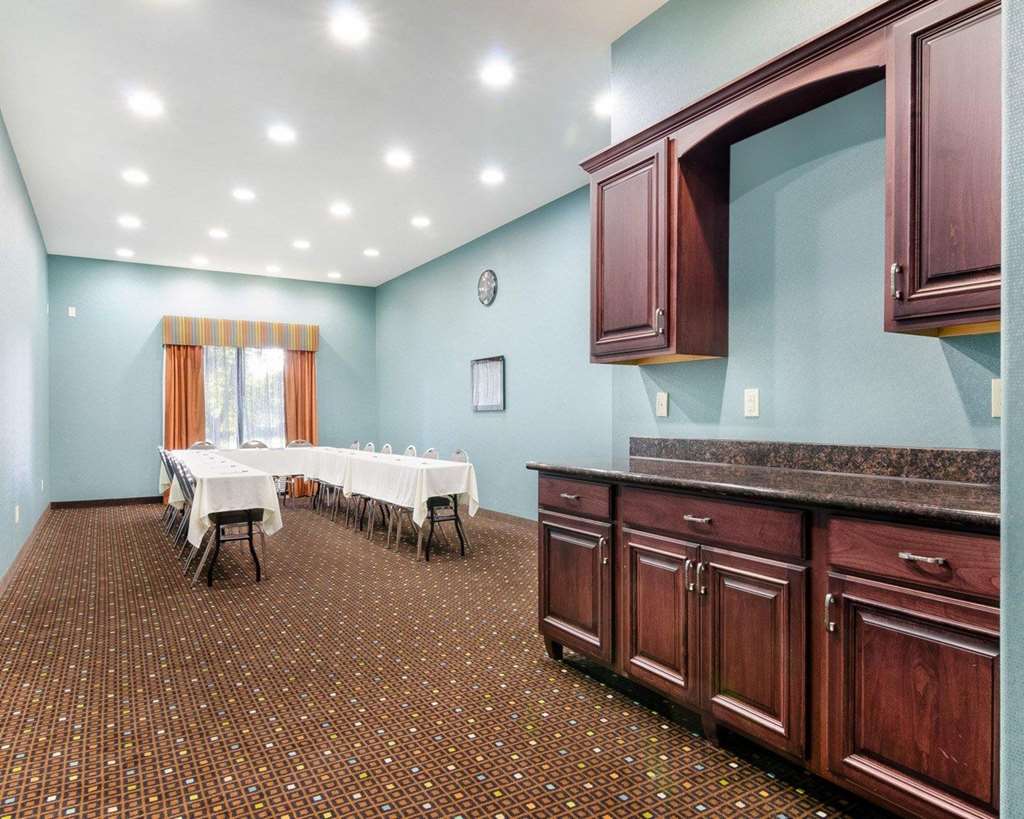 Comfort Suites Topeka Northwest - photo 31