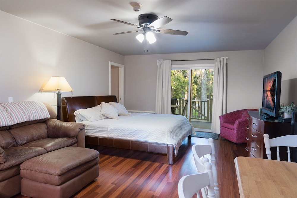 Victorian Inn Elkhart Lake Wisconsin - photo 25