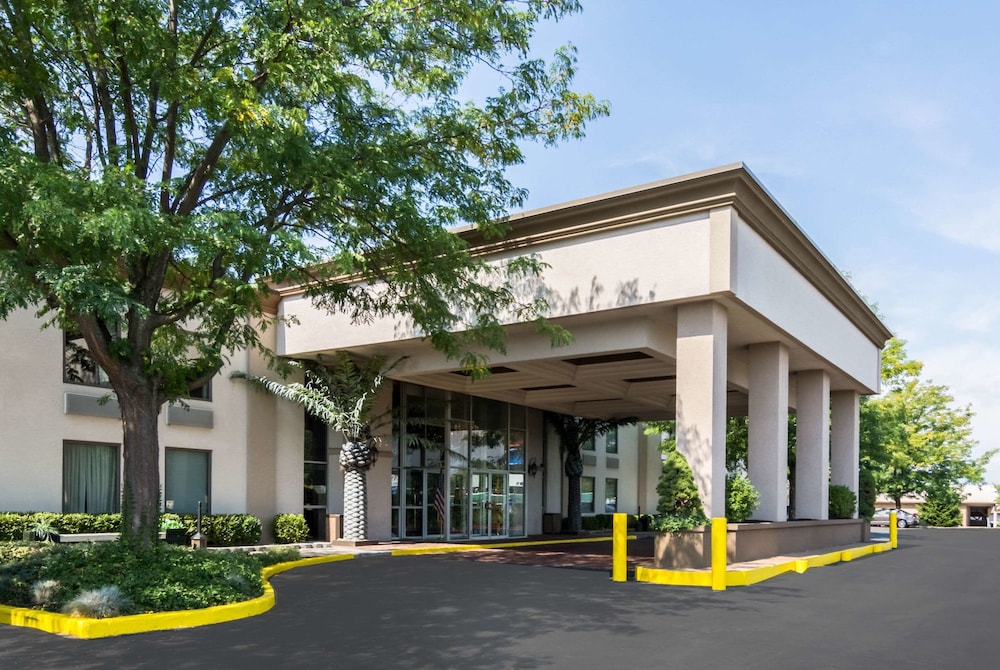 The Plaza Inn & Suites — hotel in Hagerstown
