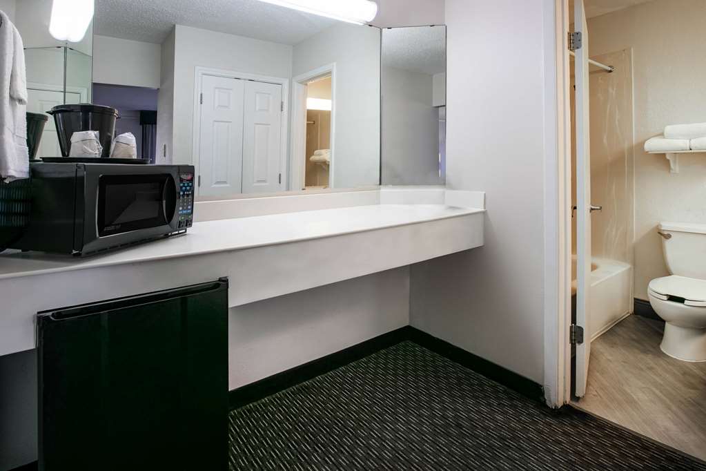 La Quinta Inn by Wyndham Dallas Uptown - photo 43