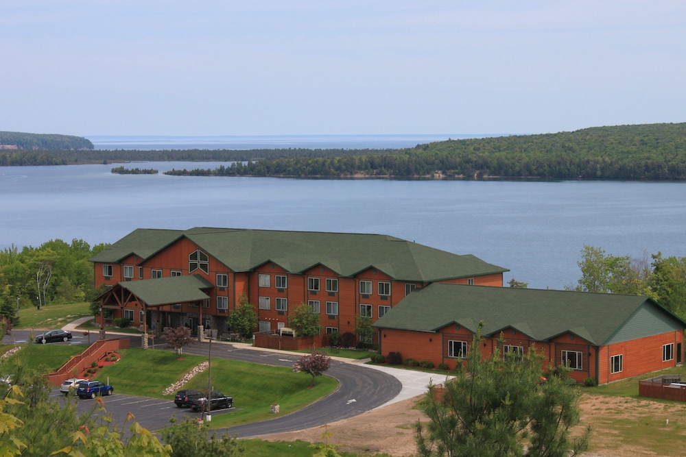 Holiday Inn Express Munising Lakeview an IHG Hotel - featured photo