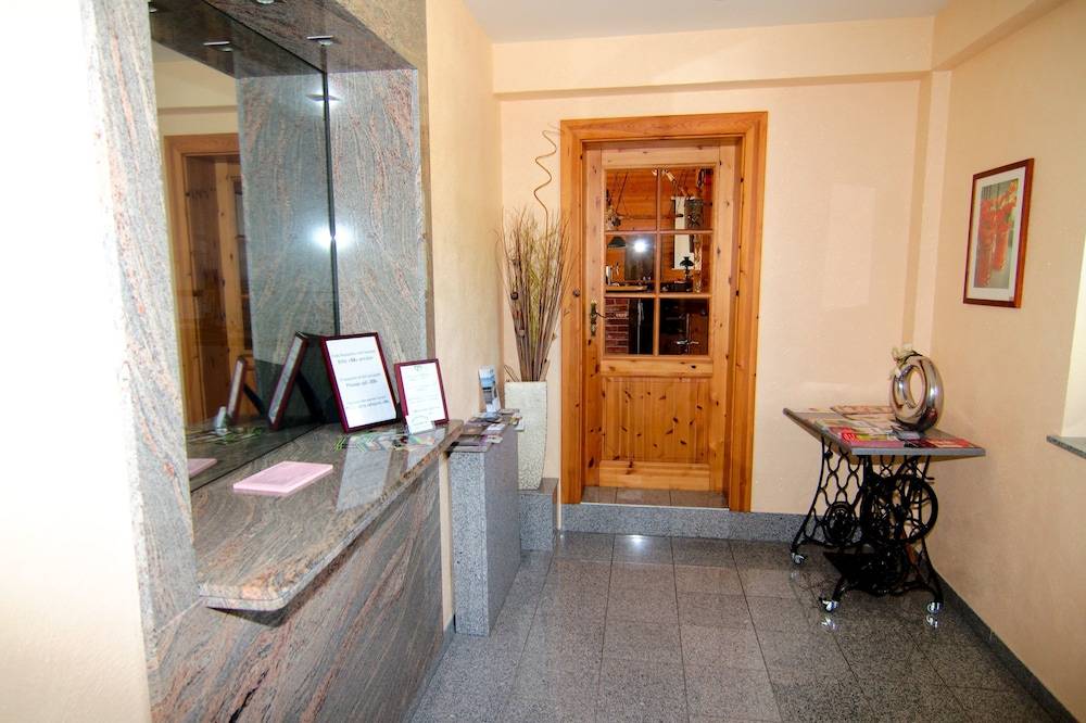 Check-in/check-out kiosk