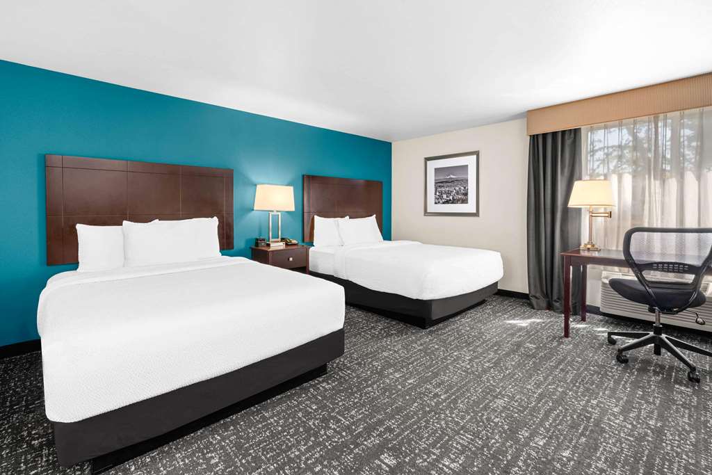 La Quinta Inn & Suites by Wyndham Portland NW - photo 16