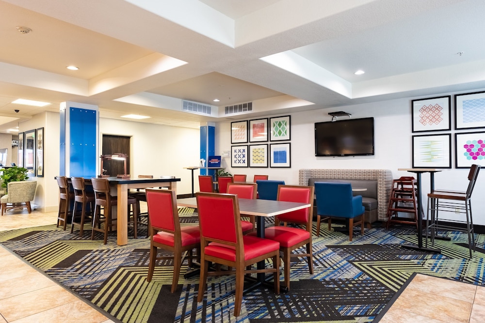 Holiday Inn Express & Suites Evanston By IHG - photo 56