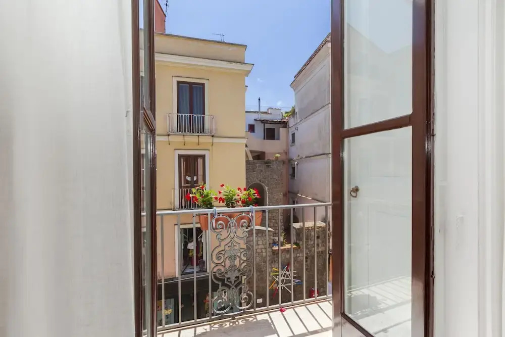 SorrentoVibes Deluxe Home in Sorrento Old Town with Balconies — 4-Star Luxury Hotel in Sorrento, Italy