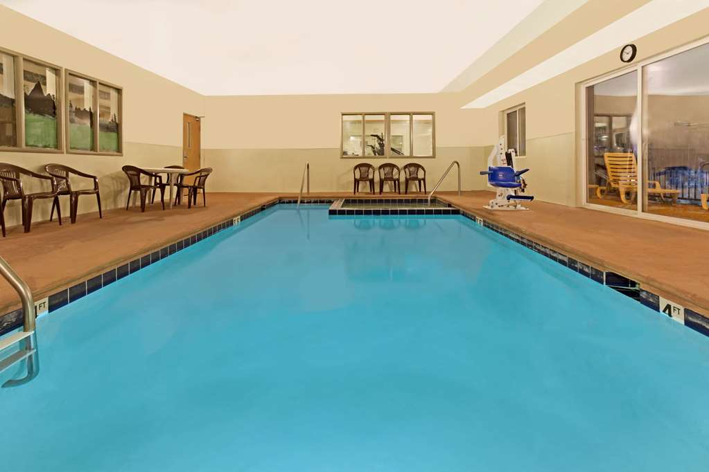 Days Inn & Suites by Wyndham Castle Rock - photo 3