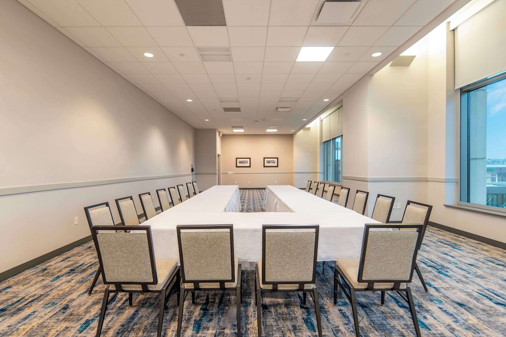 Doubletree by Hilton Cedar Rapids Convention Complex - photo 33